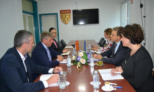 Евроамбасадорот Самуел Жбогар во посета на Општина Кочани