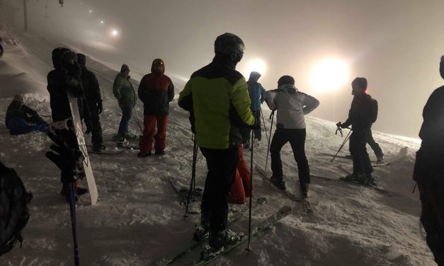 Организирано првото ноќно скијање на Пониква