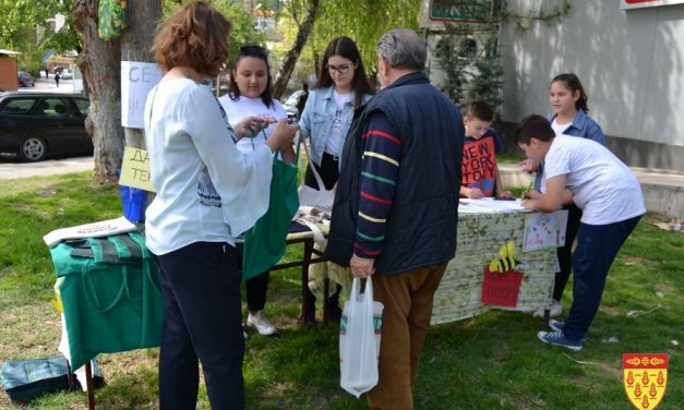 Основци од Кочани со екоакција за употреба на платнени торби наместо пластични ќесиња