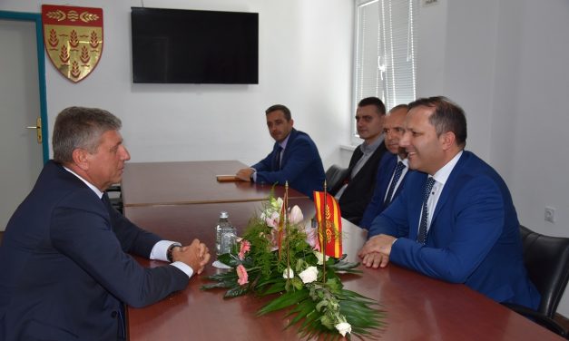 Министерот Оливер Спасовски на средба со градоначалникот Илијев