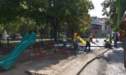 Гумена подлога за детското игралиште во Градскиот парк
