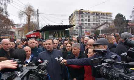 Претседателот на Владата Оливер Спасовски – на празникот Водици во Кочани