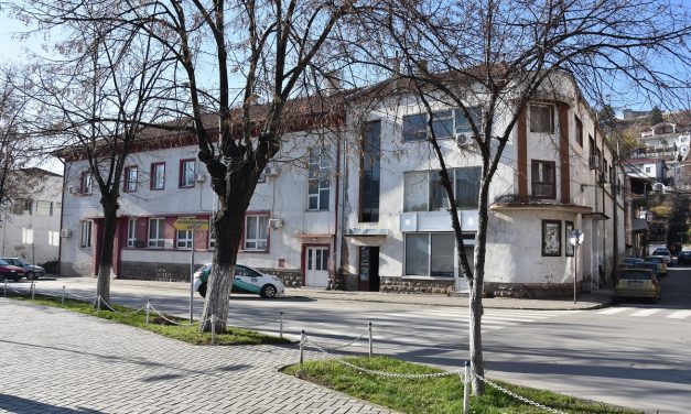 Почна реконструкцијата на Мултикултурниот центар во Кочани