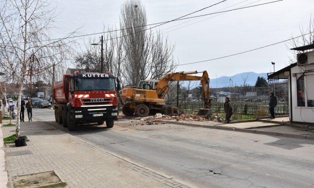 Урнати четири објекти на улицата „Стево Теодосиевски“