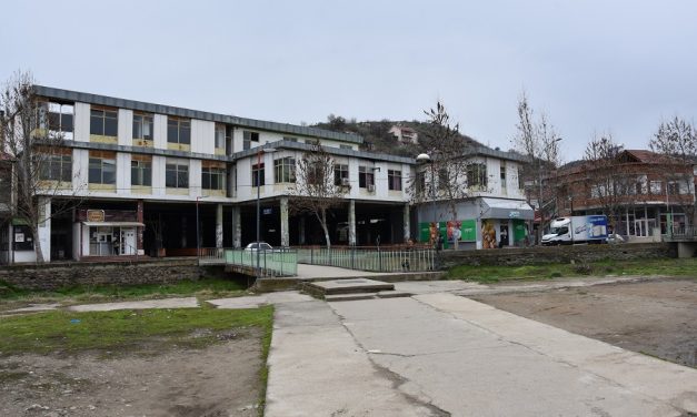 Градскиот пазар во Кочани отворен за продажба само на градинарски производи