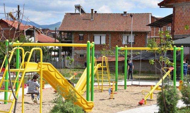 Детските игралишта сѐ уште не се отворени за употреба – користењето е на ризик на родителите и на децата