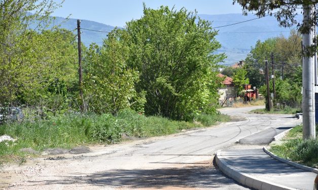 Aсфалтирањето на патот од Подлог до Мојанци продолжува и на 7 мај – сообраќајот е слободен