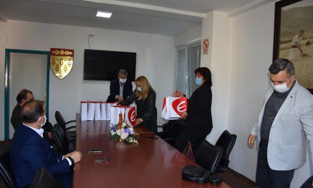 Училиштата ја примија донацијата од таблети за социјално ранливи ученици од Кочани