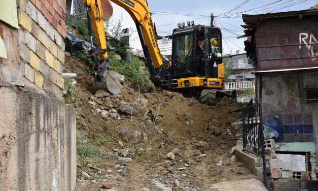 Бетонирање улици и потпорни ѕидови во Ромското Маало во Кочани