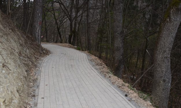 Изградена е пешачката патека покрај браната Гратче