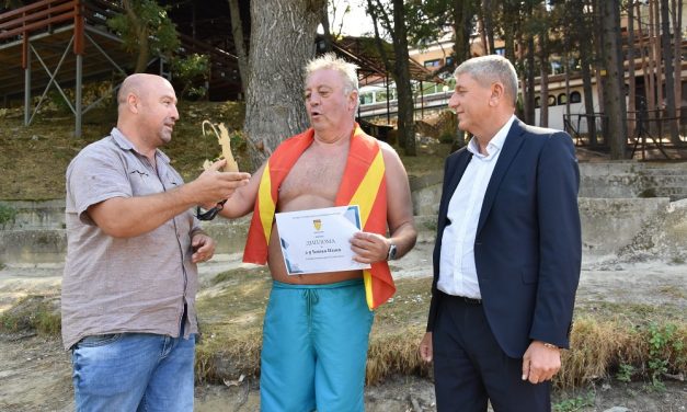 Кавадарчанецот Бошко Илиев го реализираше 103 пливачки маратон на браната Гратче кај Кочани