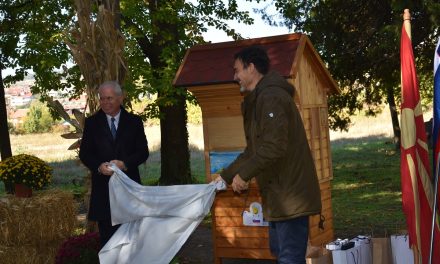 Традиционален словенечки пчеларник – подарок на Институтот за ориз во Кочани