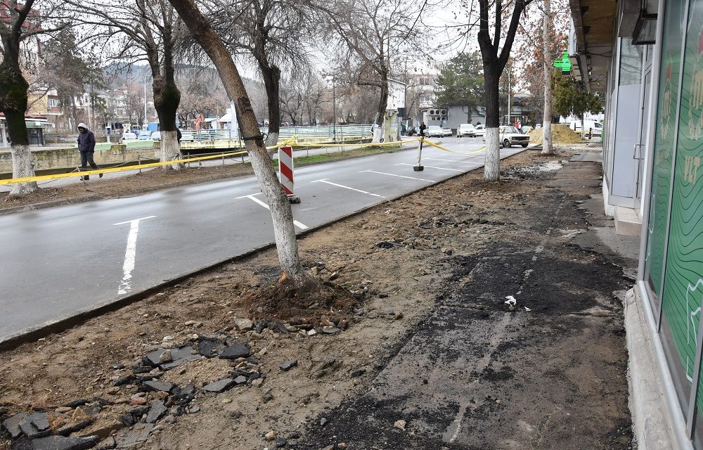 Се реконструира тротоарската површина на улицата „Кеј на Револуцијата“