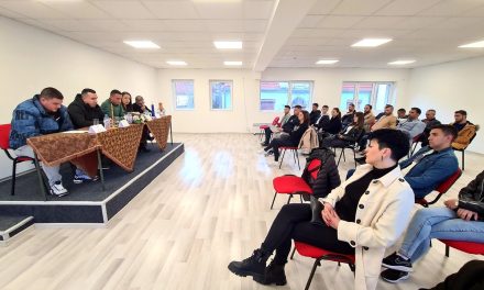 Локалниот младински совет на Општина Кочани на трибина со граѓаните ги претстави своите програмски цели