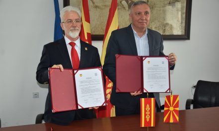 Со потпишаниот меморандум за соработка меѓу Општина Кочани и УТМС овозможени 15 стипендии за додипломски студии