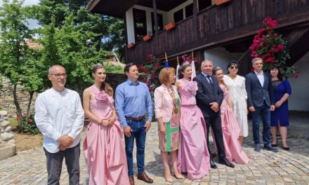 Делегација од Општина Кочани гостуваше на Празникот на розата во Казанлак