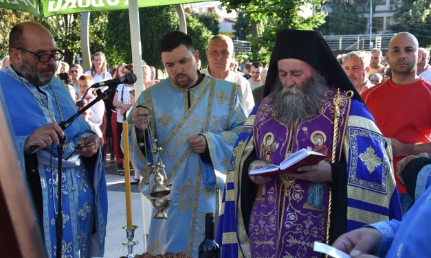 Петровденска вечерна богослужба со Високопреосвештен владика Брегалнички Иларион