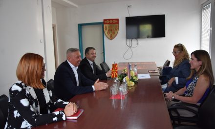 Американската амбасадорка Брнз во официјална посета на Кочани