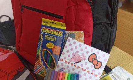 Поделени училишни пакети за ученици чии семејства се корисници на социјална помош