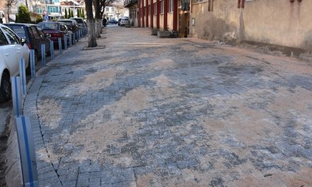 Уредување на тротоарски површини на повеќе улици во градот