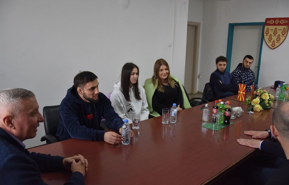 Остварена средба меѓу градоначалникот и новиот член на БК „Спартак“, Расул Шапиев