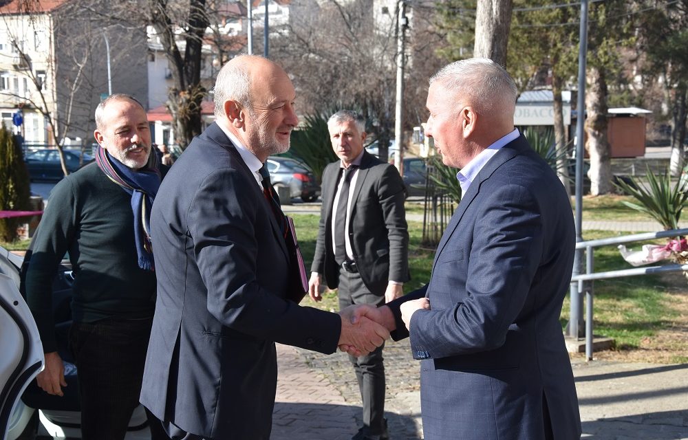 Амбасадорот на Европската Унија Н.Е. Дејвид Гир во посета на Општина Кочани