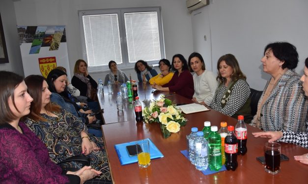 Учесници во проектот „Вклучи ги сите“ на средба со претставници на Општина Кочани