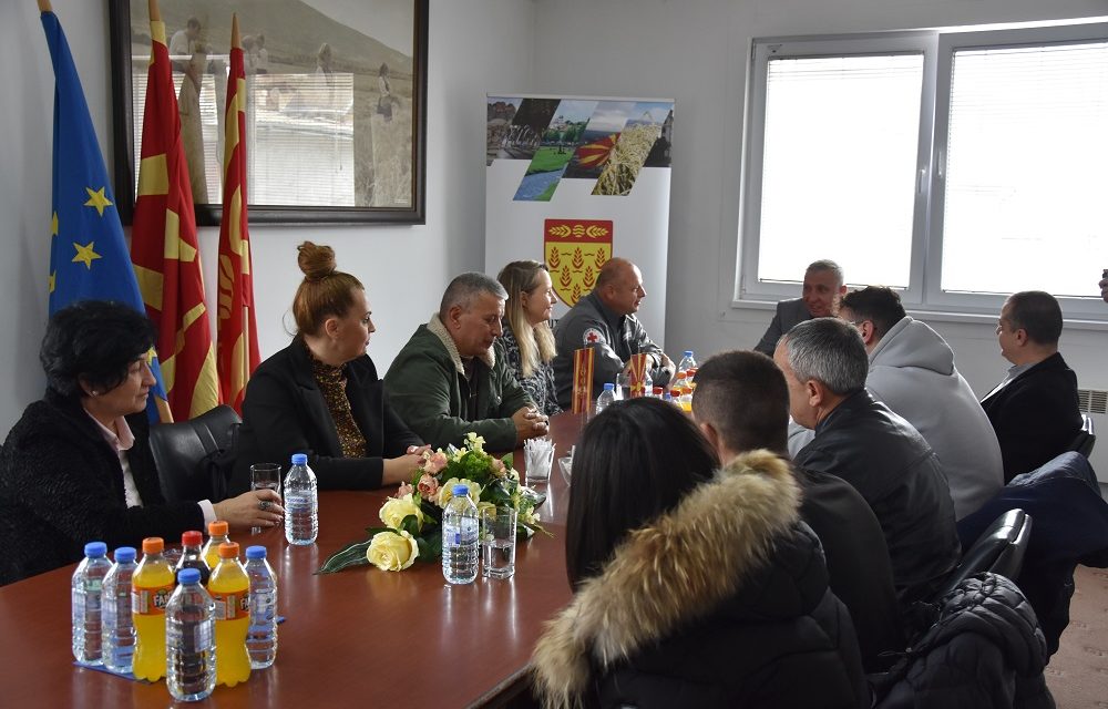 Градоначаникот Љупчо Папазов на средба со крводарителите од Кочани