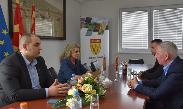 Средба на градоначалниците на Кочани и Брацигово, Папазов и Казакова