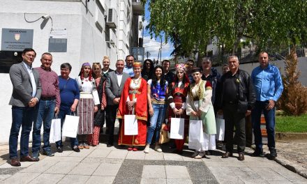 Градоначалникот Љупчо Папазов организираше прием за гостите учесници на 10. Меѓународен фолклорен фестивал „Ѓурѓовденски обичаи“