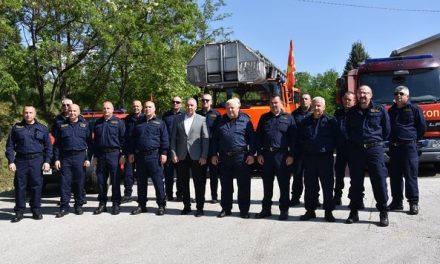 По повод Денот на пожарникарството во Македонија – градоначалникот Папазов ги награди најдобрите пожарникари во ТППЕ и ДПД – Кочани