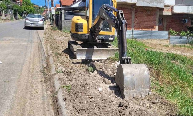 Се градат нови тротоари – во тек се работите на улицата „Трета македонска  бригада“ во Кочани