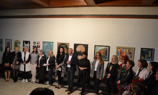 Отворена изложбата „Инфинити“, со ликовни дела од жени уметници од Кочани, Виница и Зрновци