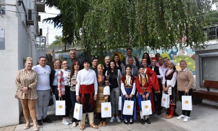 Градоначалникот Љупчо Папазов организираше прием за гостите учесници на 11. Меѓународен фолклорен фестивал „Ѓурѓовденски обичаи, песни и ора“