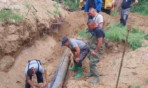 Саниран дефект на цевководот од системот за водоснабдување во Кочани