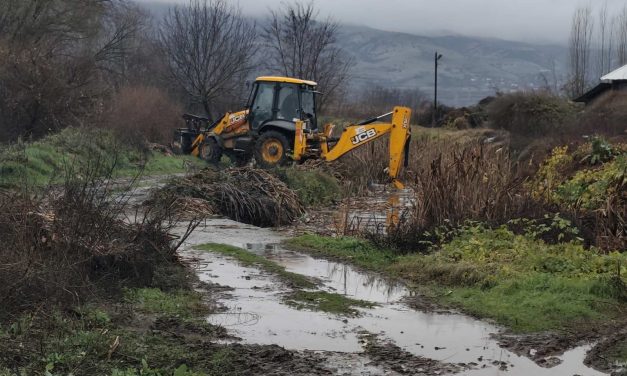 Механизацијата на терен – спречена поплава на Подлог