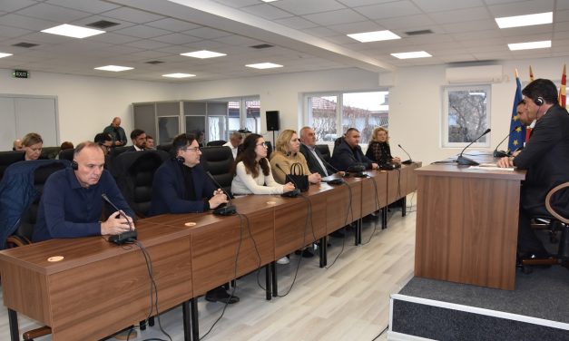 Средба на амбасадорот на ЕУ во Северна Македонија Михалис Рокас со Советот на Општина Кочани