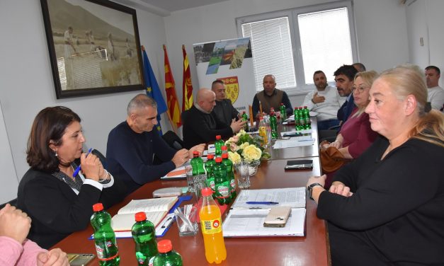 Градоначалникот Грозданов одржа работен состанок со директорите на кочанските училишта