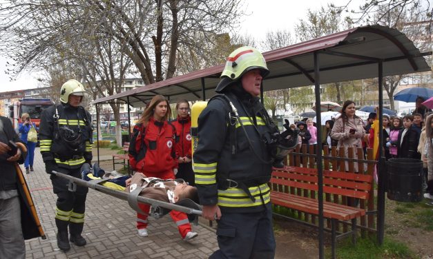 Тактичко-показна вежба за симулација на пожар во ОУ „Никола Карев“