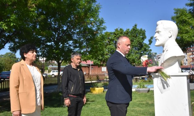 Одбележани 121 година од смртта на Никола Карев и патрониот празник на училиштето